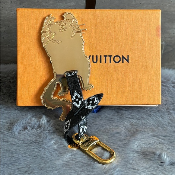 😻Limited Edition Louis Vuitton Catogram Flying Cat Bag Charm😻 - Picture 2 of 13
